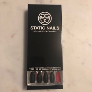 Static Nails - in Caviar